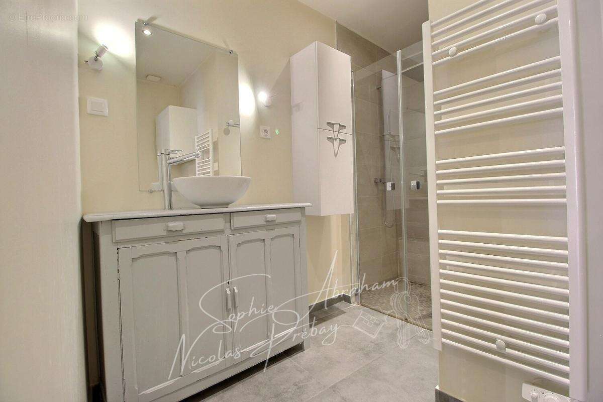Maison en pierres avec cour et jardin - photo 6