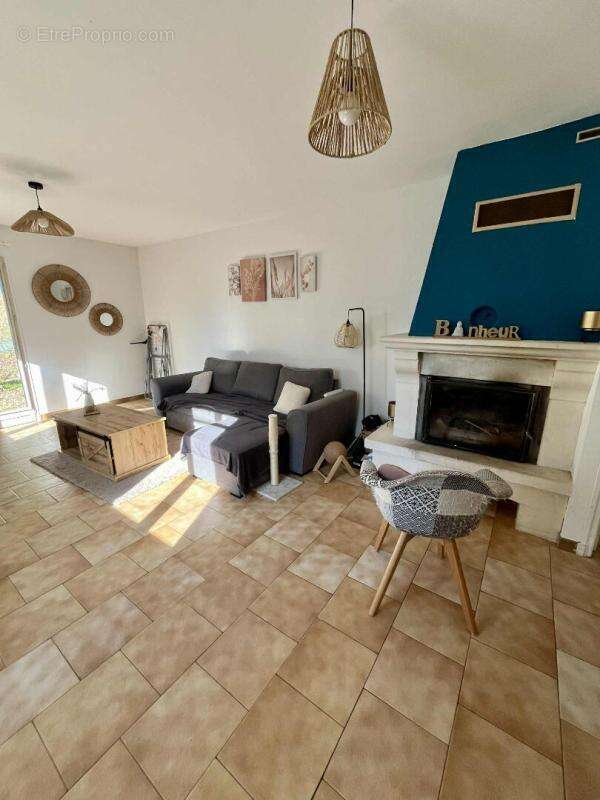 Maison à CHATEAU-L'EVEQUE
