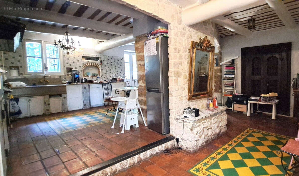 À acheter à Pernes-Les-Fontaines (84) : immense maison - photo 11