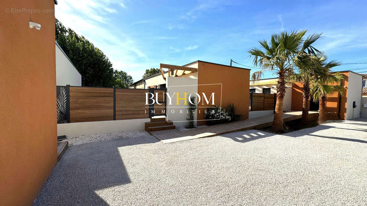 Maison à L&#039;ISLE-SUR-LA-SORGUE