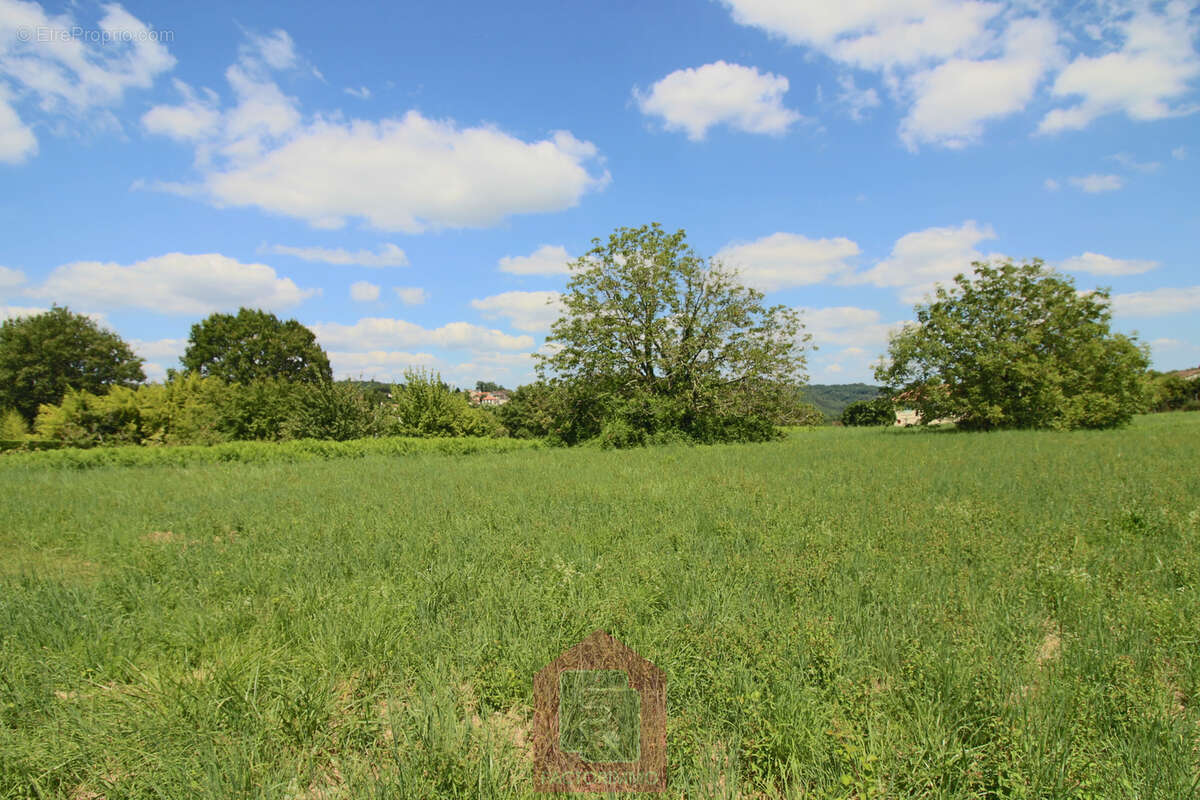 Terrain à PUY-L'EVEQUE
