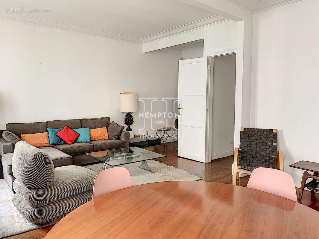 Appartement à PARIS-16E
