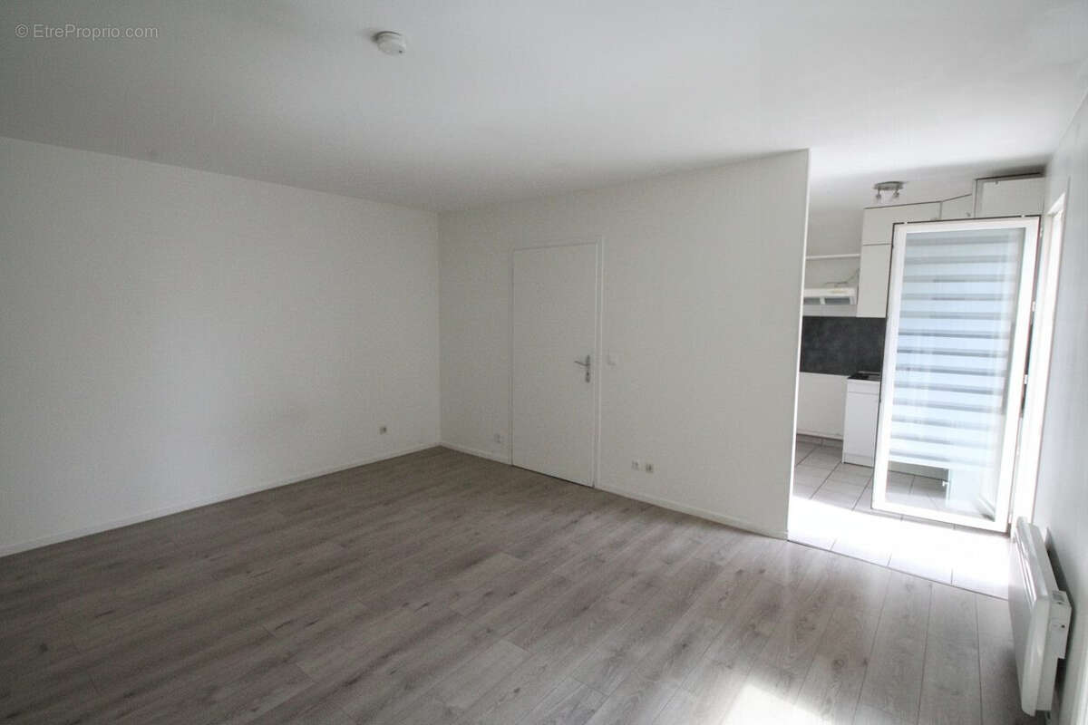 Appartement à LE MESNIL-SAINT-DENIS