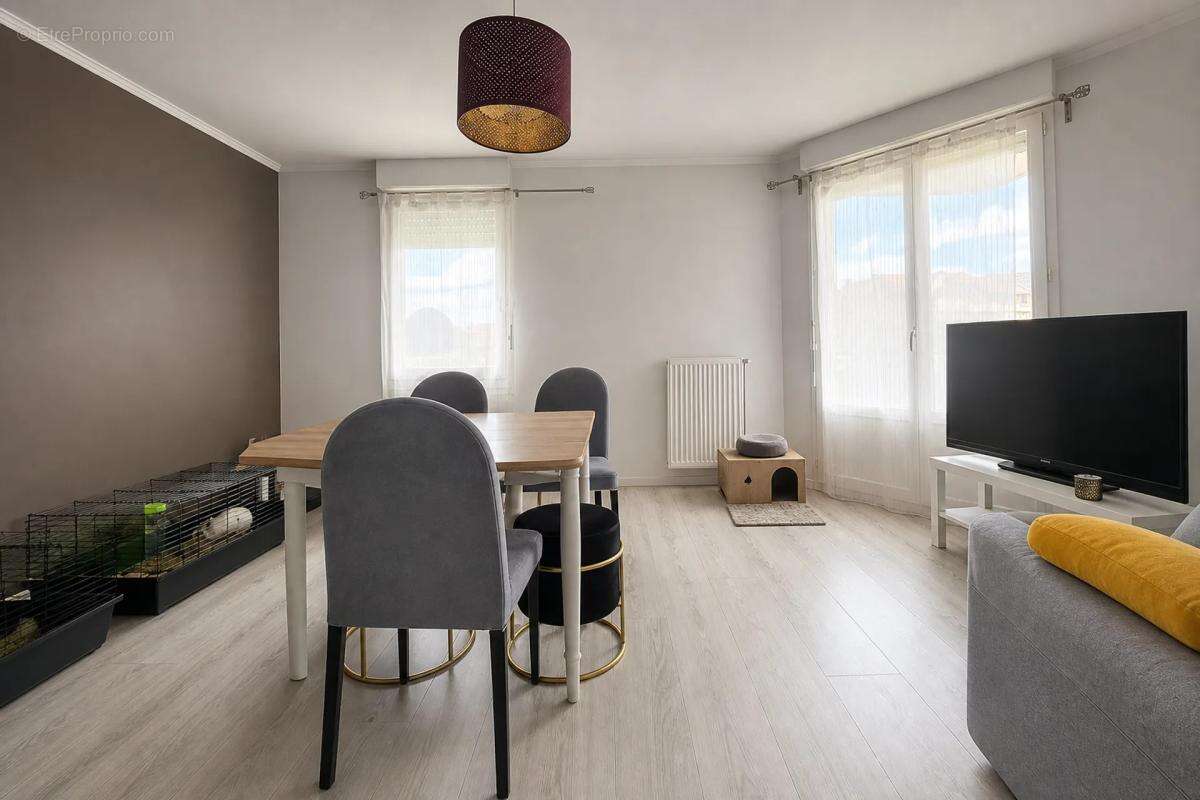 Appartement à SAINT-PIERRE-DU-PERRAY