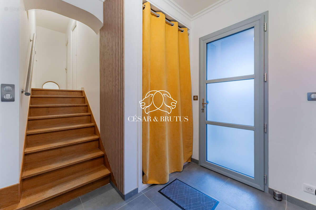 Maison 180 m² à Lissieu  - photo 8