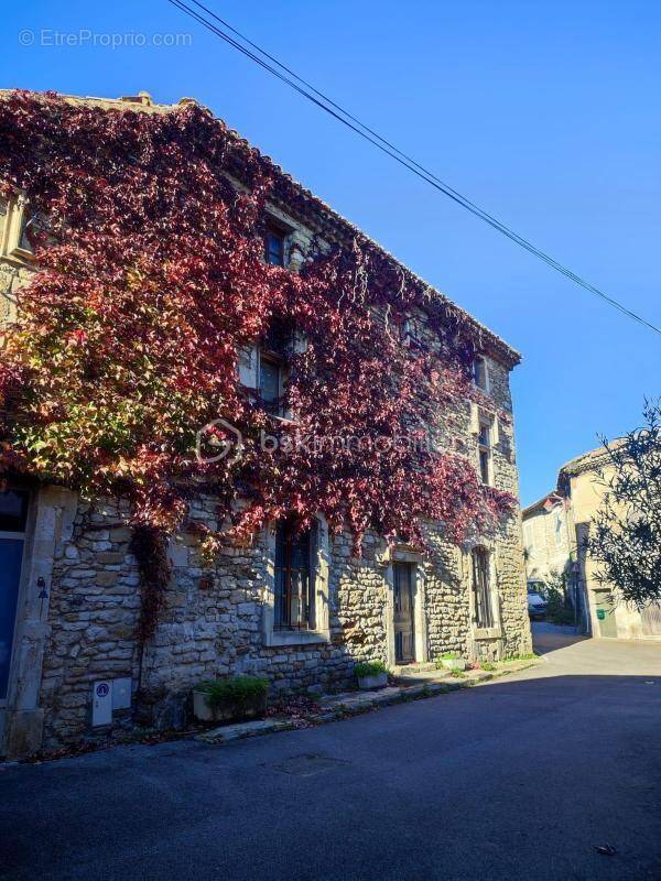 Maison à LA BAUME-DE-TRANSIT