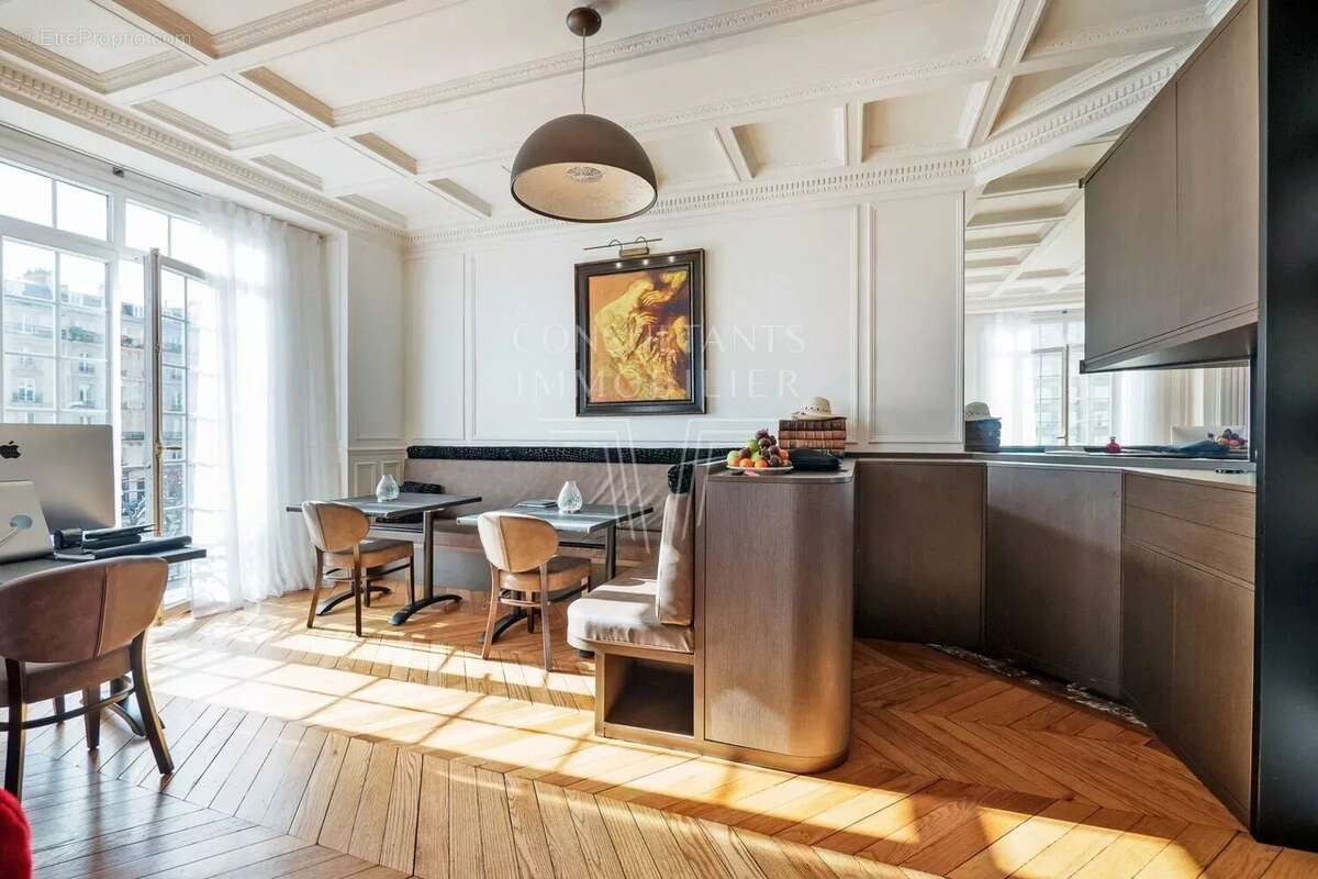 Appartement à NEUILLY-SUR-SEINE