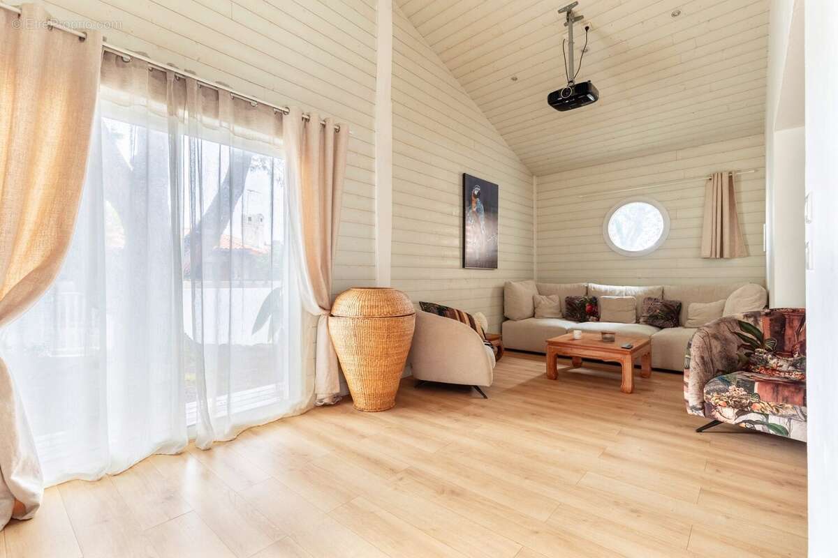 Maison à VILLENAVE-D'ORNON