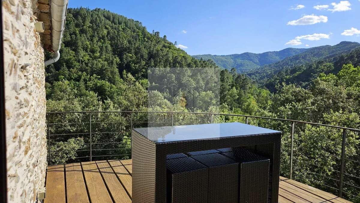 Maison à LE COLLET-DE-DEZE