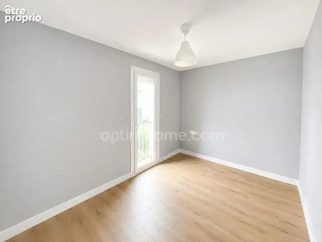 Appartement traversant rénové avec balcon et cave 4 pièces 74 m2 à SETE (34) - photo 8