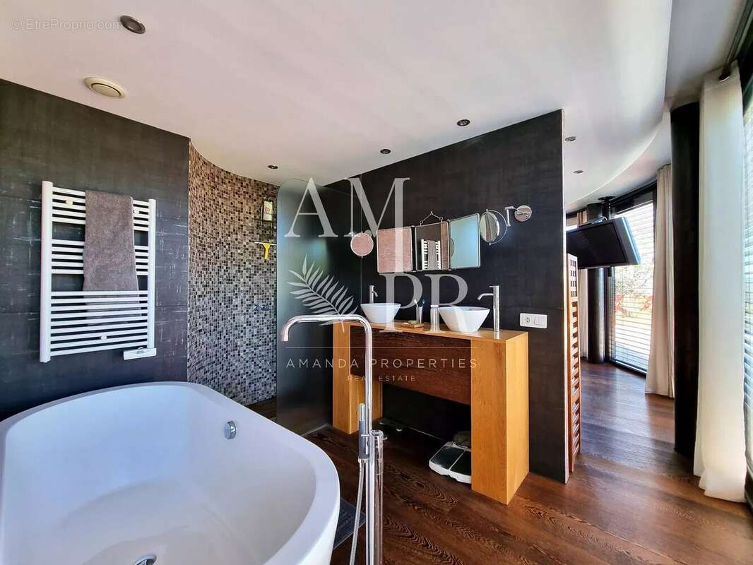 Maison à MANDELIEU-LA-NAPOULE