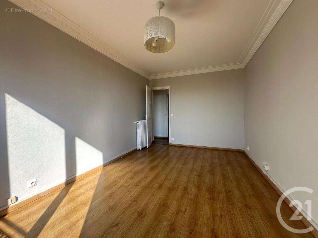 Appartement à FONTENAY-SOUS-BOIS
