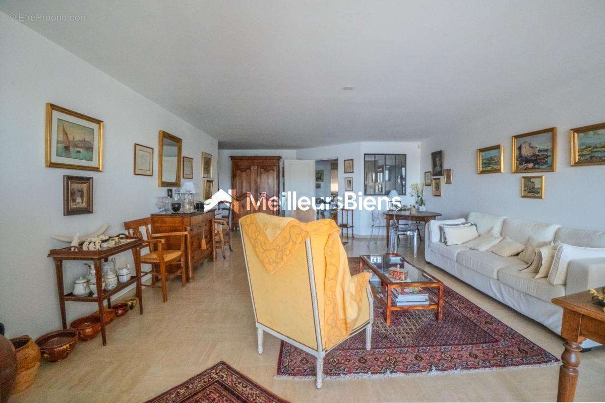 Sète, centre appartement 2 chambres de 96,85 m² avec vue sur quai ! - photo 12