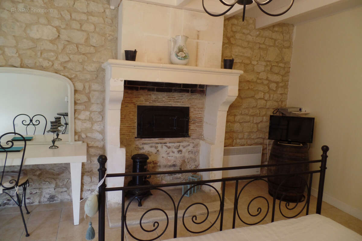 Maison à SAINT-JEAN-D'ANGELY
