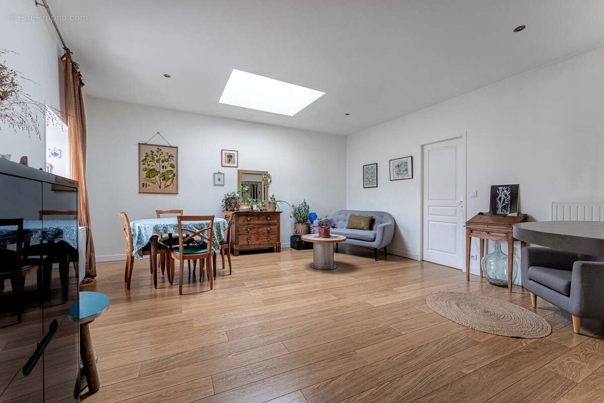 Maison à NEUVILLE-SUR-SAONE