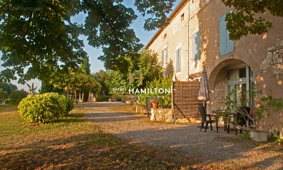 Propriete avec gites et salles de reception-reunion - photo 3