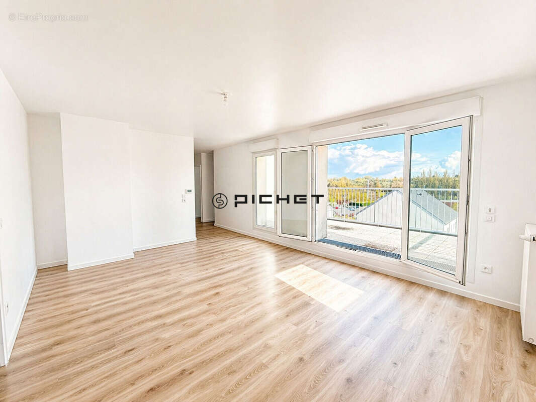 Appartement à BREUILLET