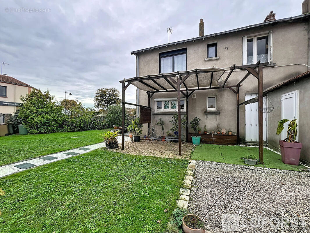 Maison à LE MAY-SUR-EVRE