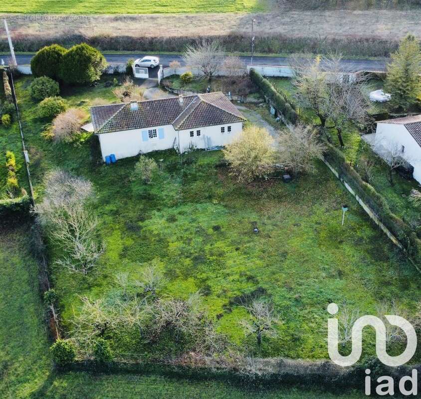 Photo 3 - Maison à ROULLET-SAINT-ESTEPHE