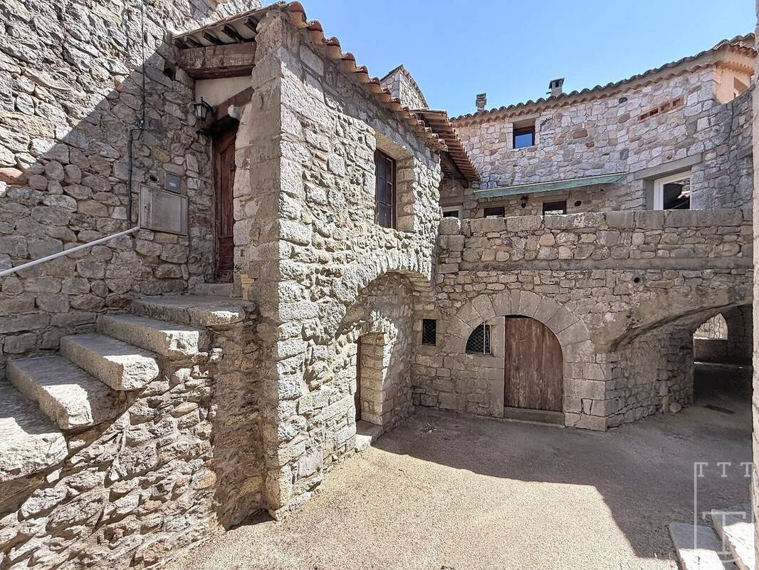 Maison à RUOMS