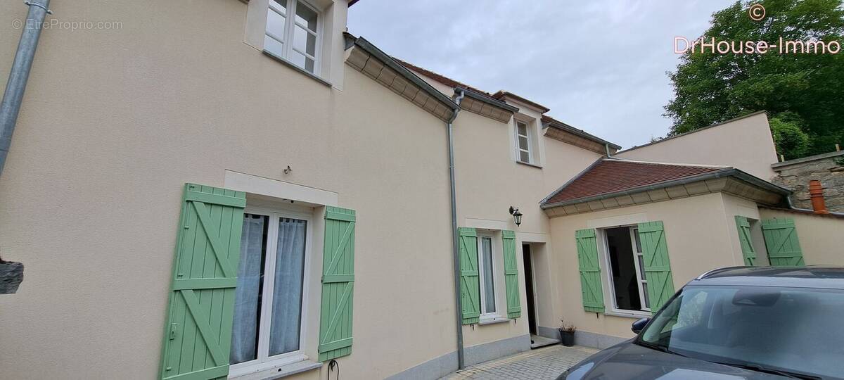 Maison à NESLES-LA-VALLEE