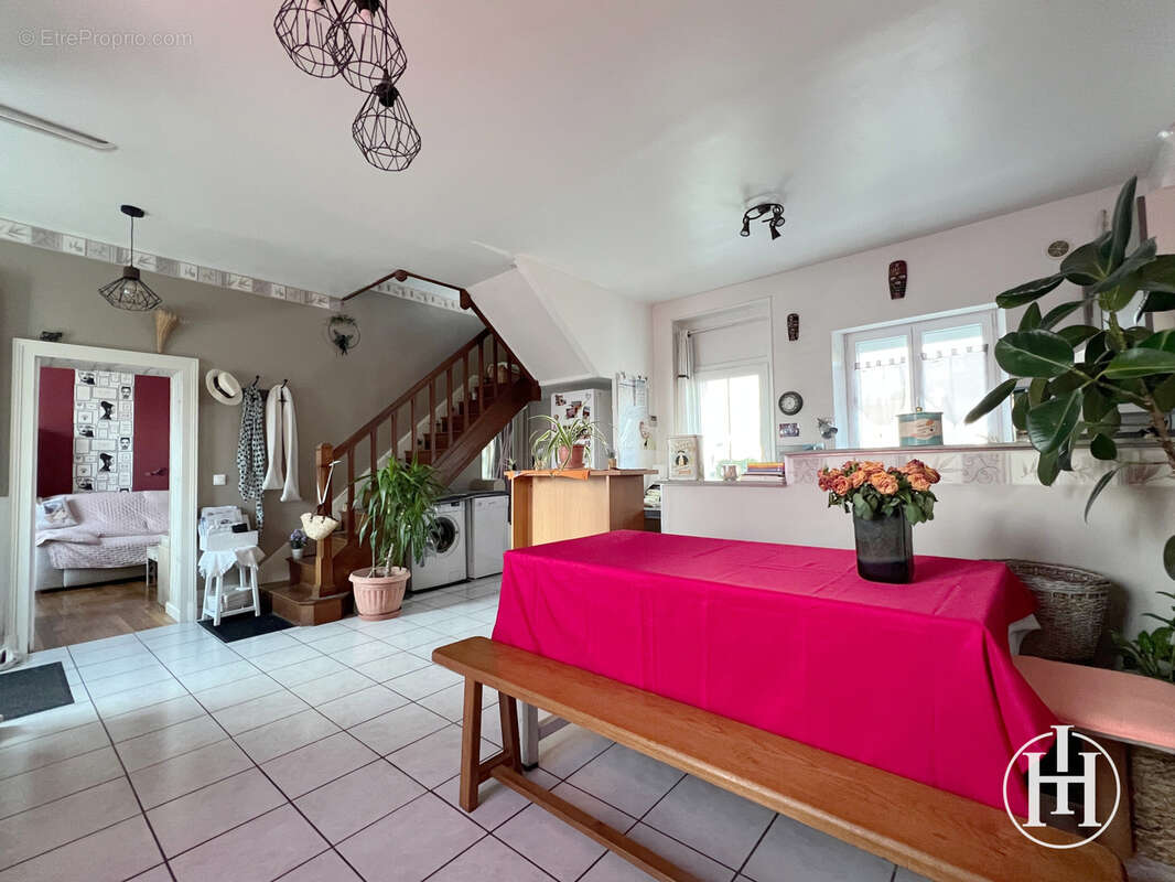 Maison à VALLON-EN-SULLY