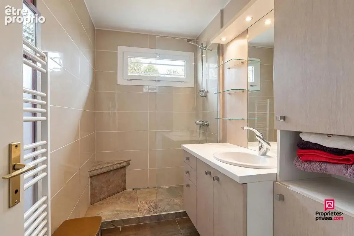 Charmante maison  de plain-pied - 84 m2 - 4 pièces Saint Symphorien D Ozon - photo 12