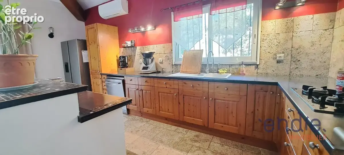 ST ANASTASIE villa plain pied 4 chambres et bureau sur 1500 m² - photo 10