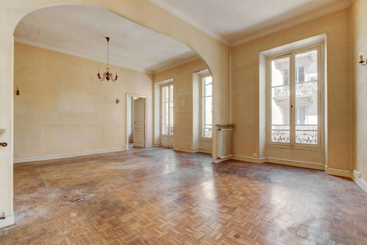 Appartement 5 pièces à rénover - photo 4