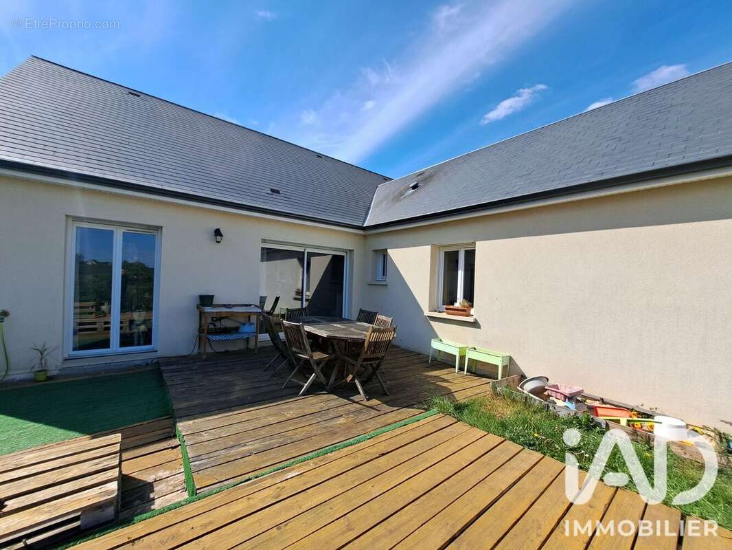 Maison 111 m² à Beaumont-La-Ronce  - photo 3
