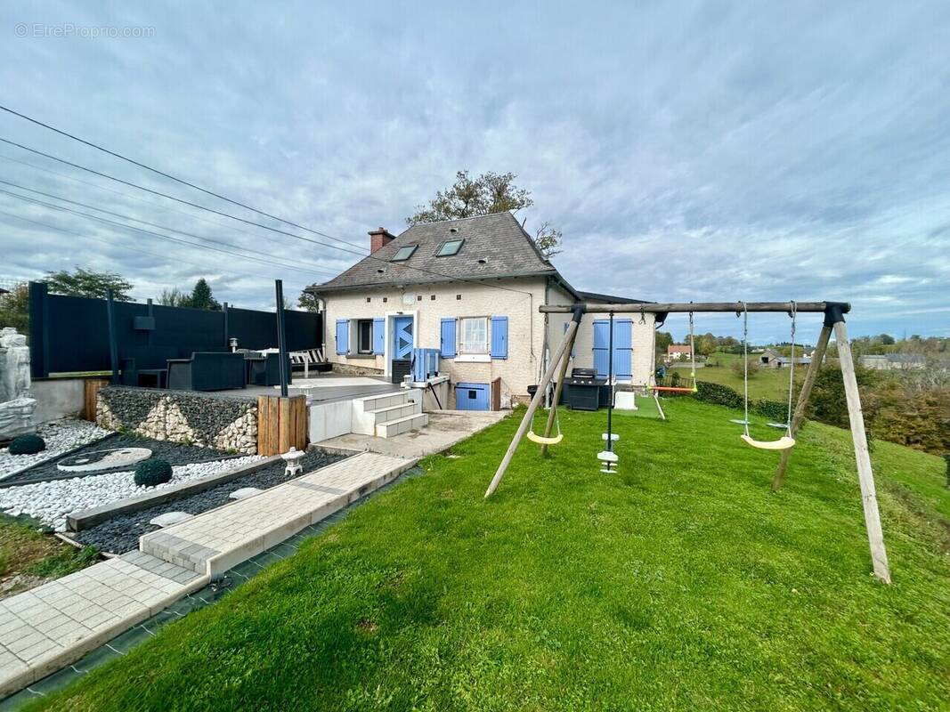 Maison à LADIGNAC-SUR-RONDELLES