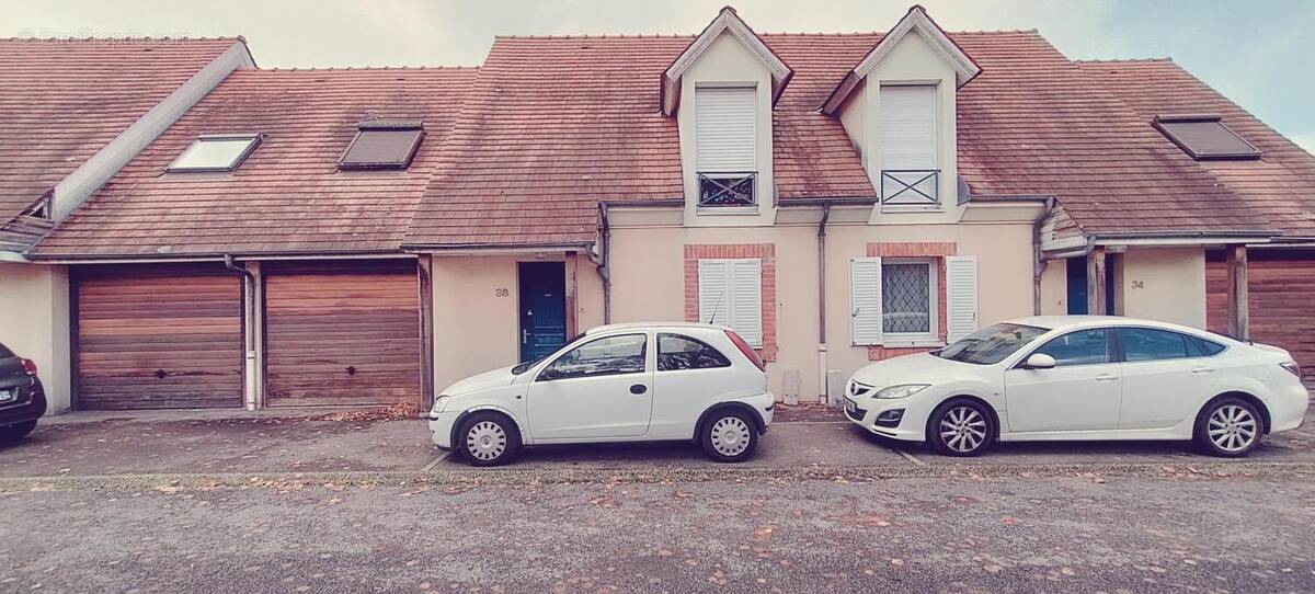 Maison à CHEVRIERES