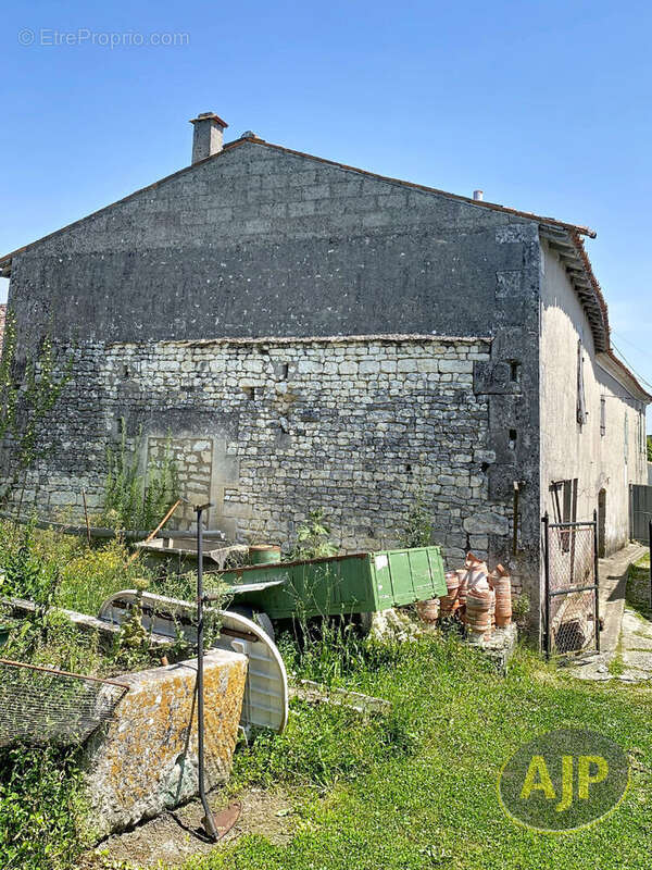 Maison à COULONGES