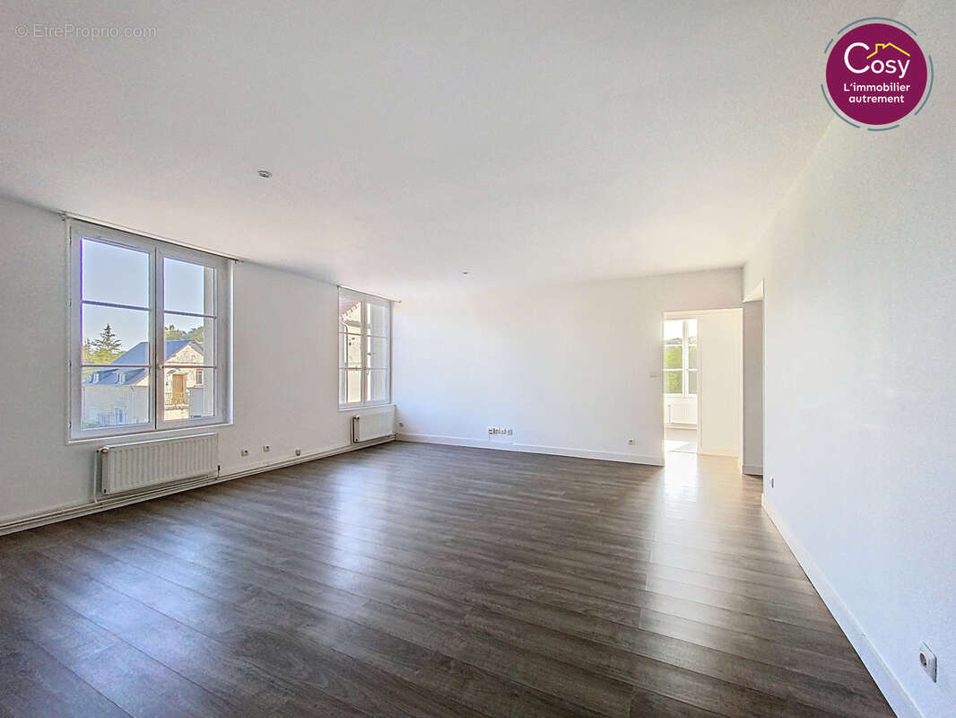 Appartement à COURMELLES