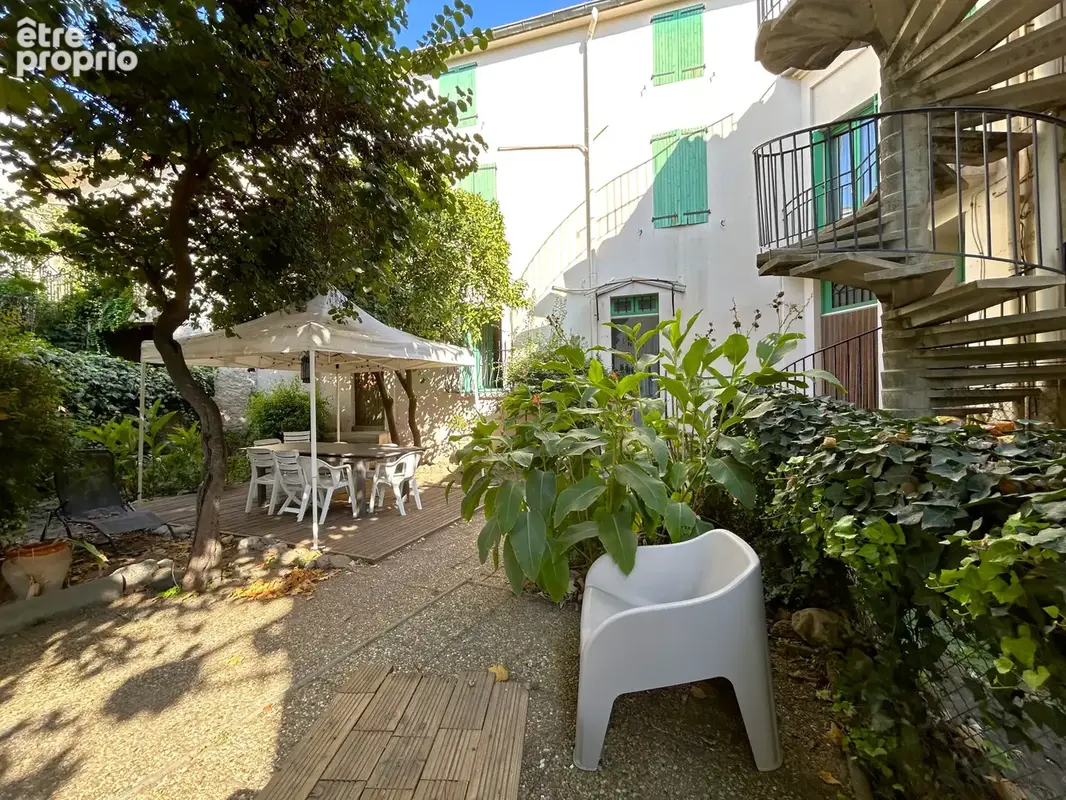 Bâtisse au cœur du village - photo 5