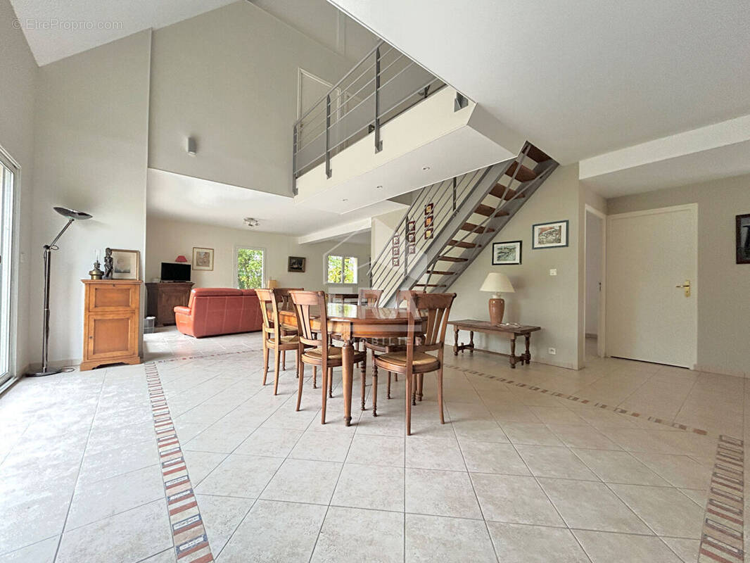 Maison à NEUVILLE-SUR-SARTHE