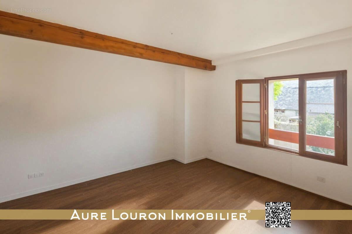 Immeuble de rapport avec 3 appartements 159m2 dans le centre-bourg de bourisp. - photo 11