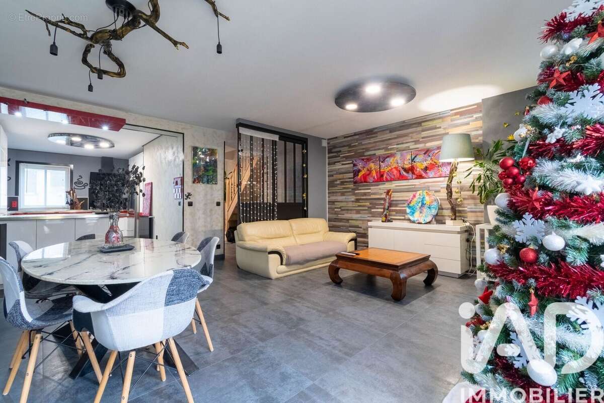 Photo 2 - Maison à SAINT-GERMAIN-LES-ARPAJON