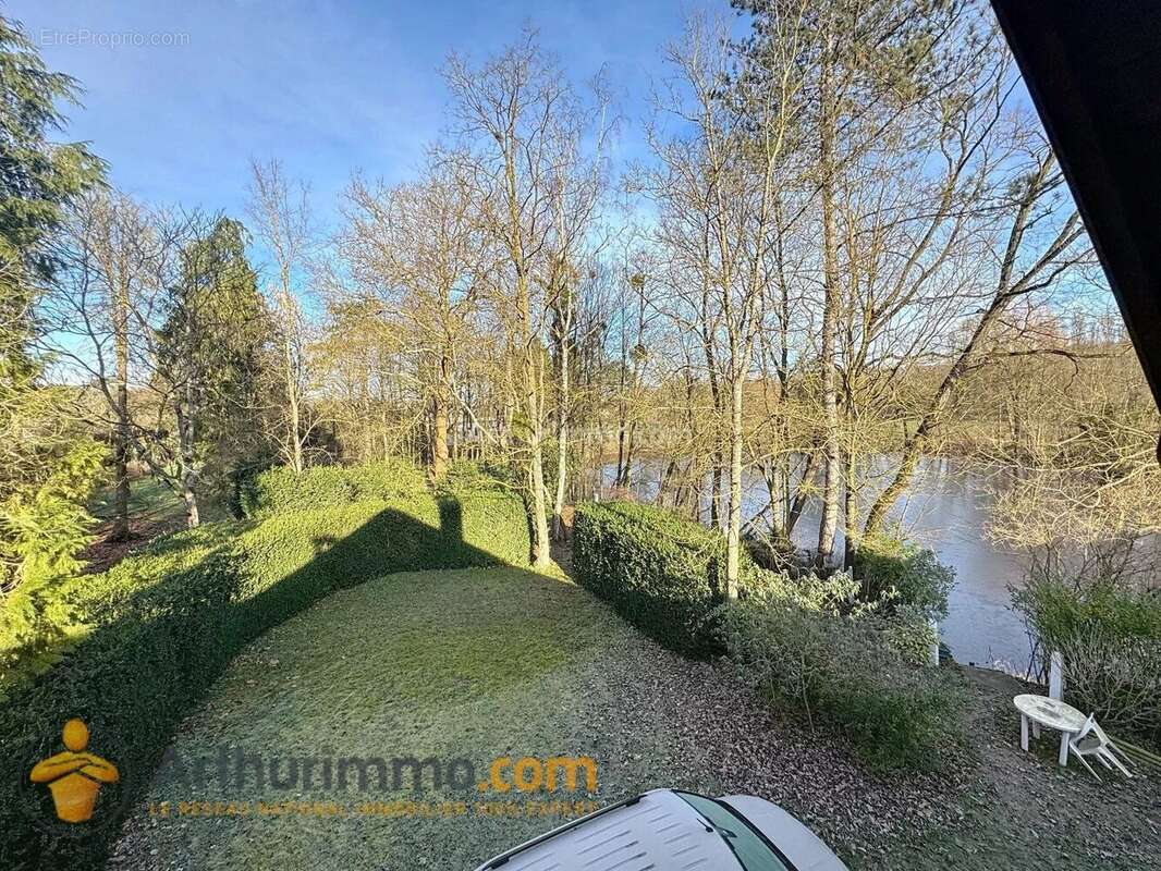 Maison à BOURG-ET-COMIN