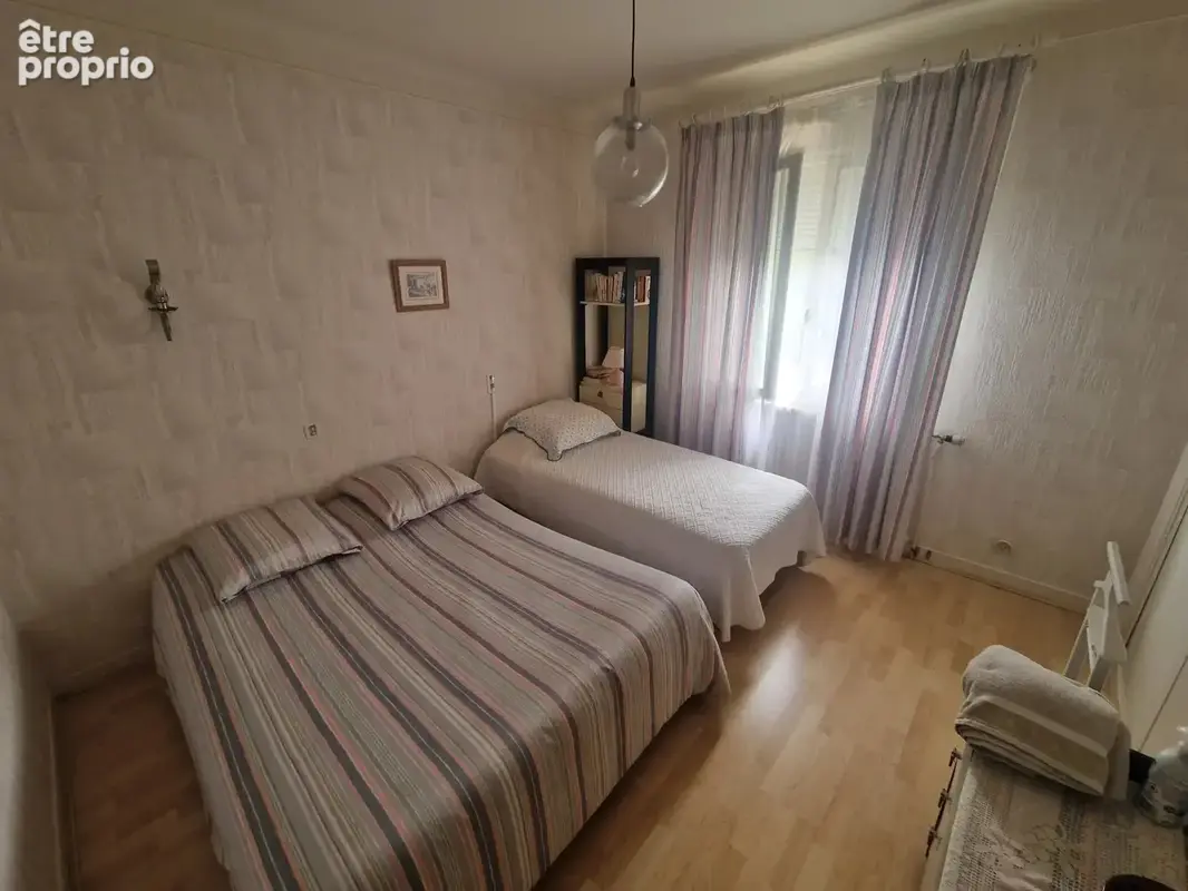 Villa Familiale avec appartement, grand garage et terrain plat - photo 21