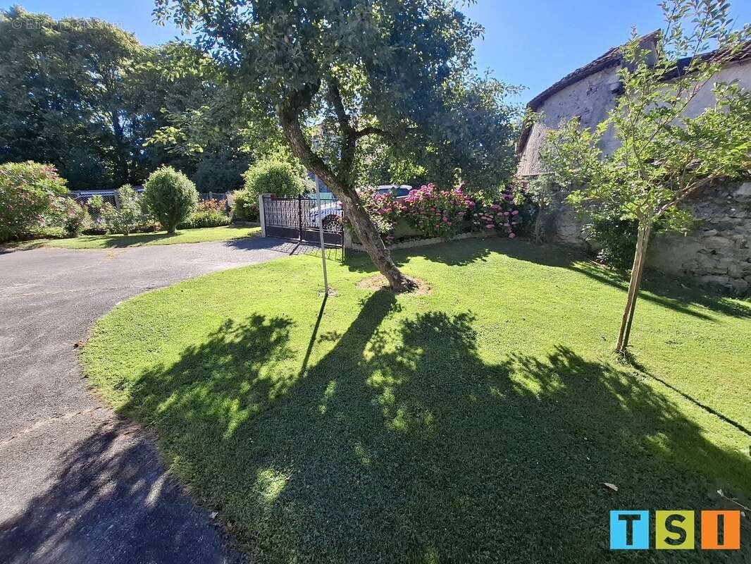 Prox SAINT GAUDENS: villa de plain-pied avec piscine su run terrain de 1215 m². - photo 3