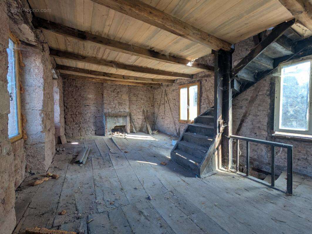 Maison à VILLECOMTAL