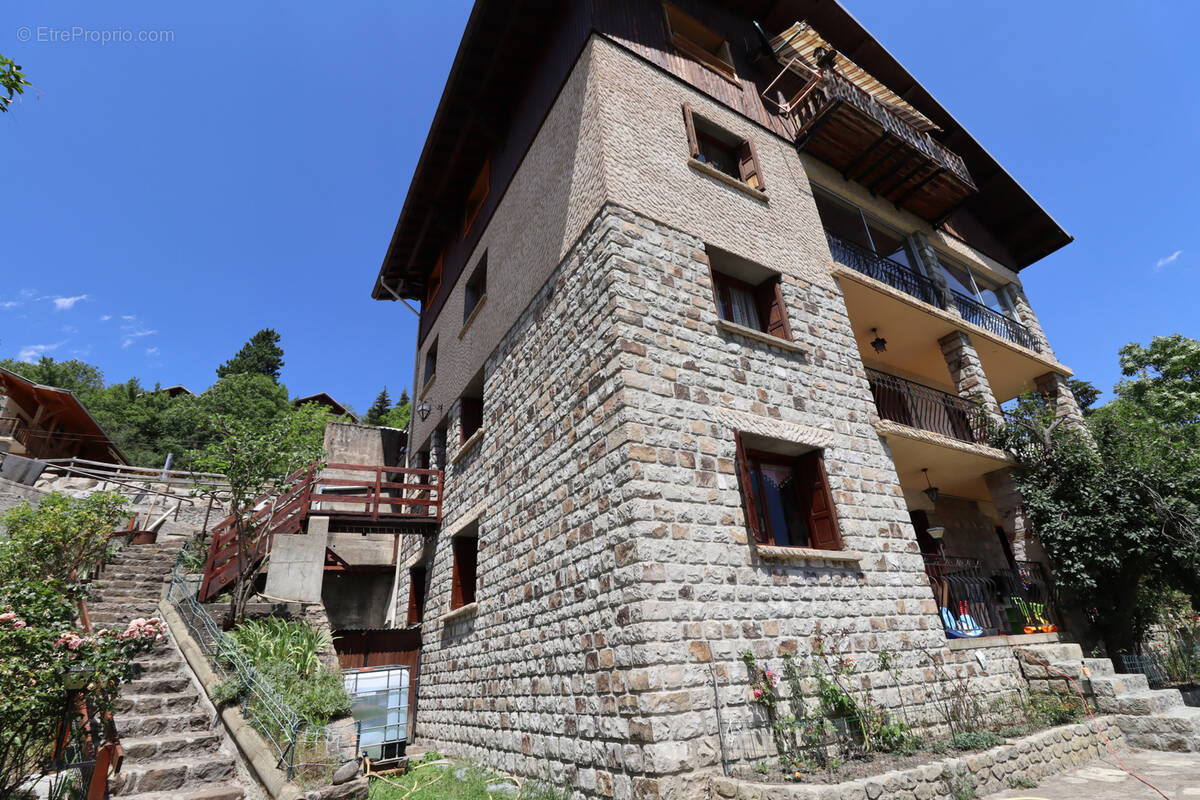 Maison 450 m2 - 4 appartements - photo 2