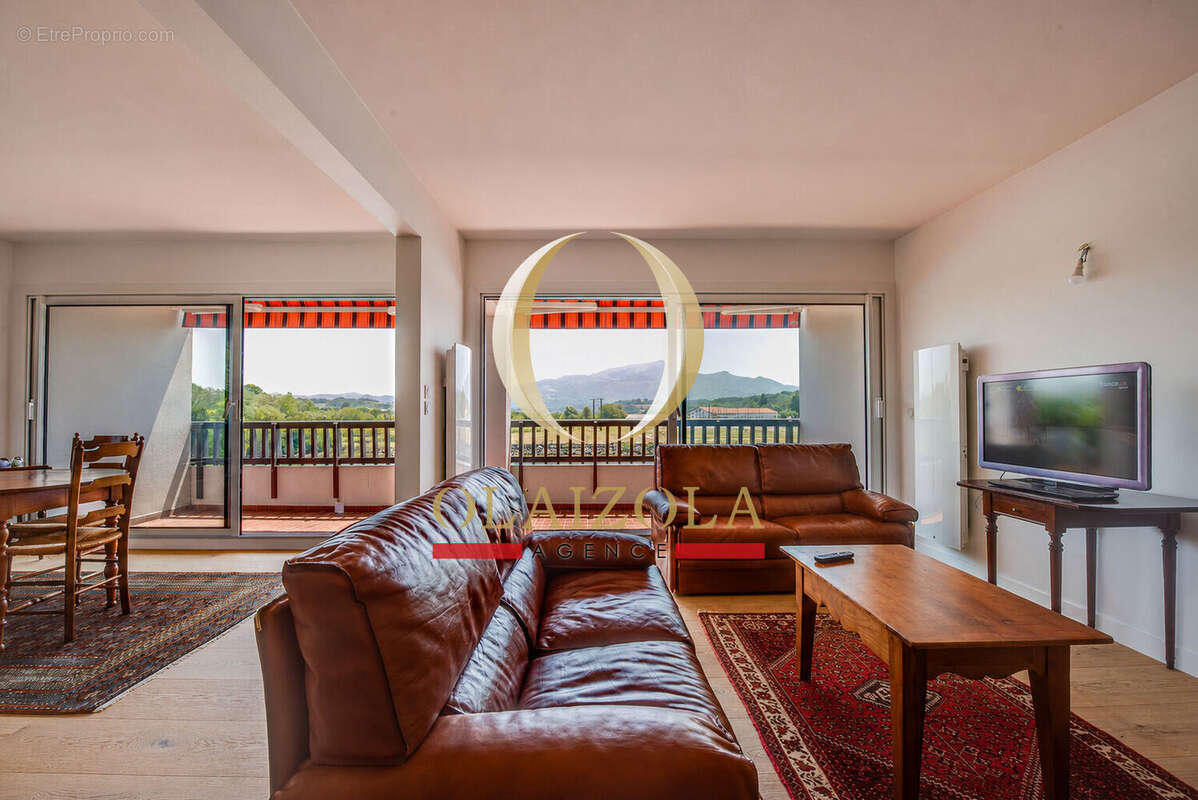 SAINT-JEAN-DE-LUZ - Appartement rénové avec terrasses, vue Nivelle et golf - photo 5