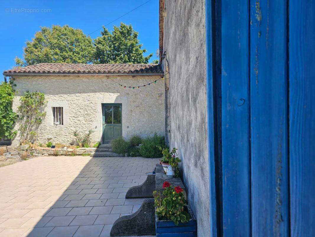 Maison de 10 pièces de 250 m² à Pardaillan - photo 17