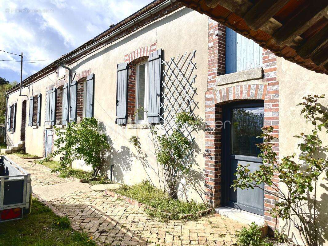 Maison à VILLENEUVE-SUR-YONNE