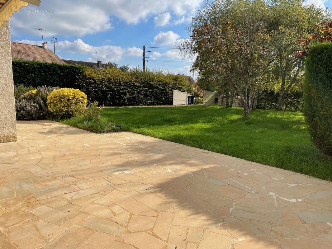 Maison à LESSARD-LE-NATIONAL