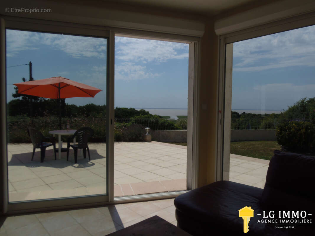 Maison de plain pied avec 4 chambres piscine et belle vue sur l'estuaire de la Gironde. - photo 23