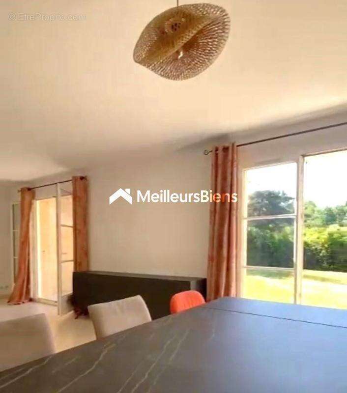 Maison à FONTAINES-SAINT-MARTIN