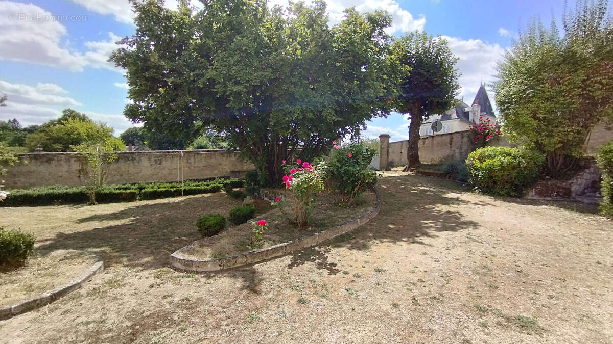 Propriété rare, destinée aux amoureux de belles demeures et de lieux de vie hors du commun ! - photo 16